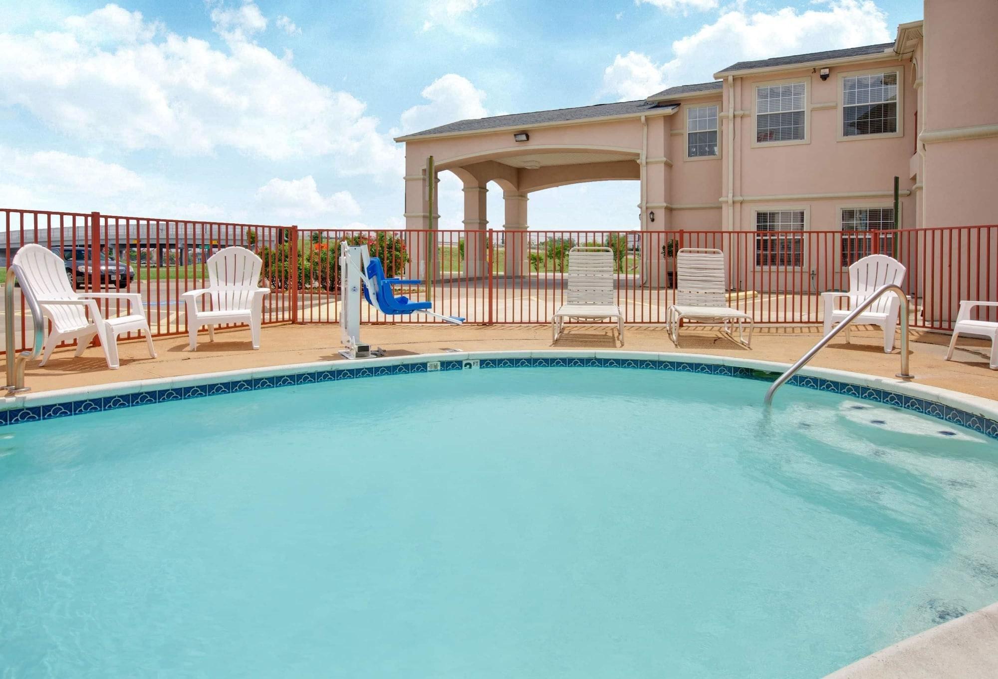 Super 8 By Wyndham Forney/East Dallas Εξωτερικό φωτογραφία